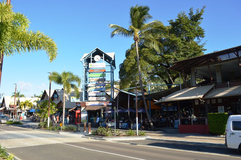 10Airlie (20).JPG - Airlie Beach town centre